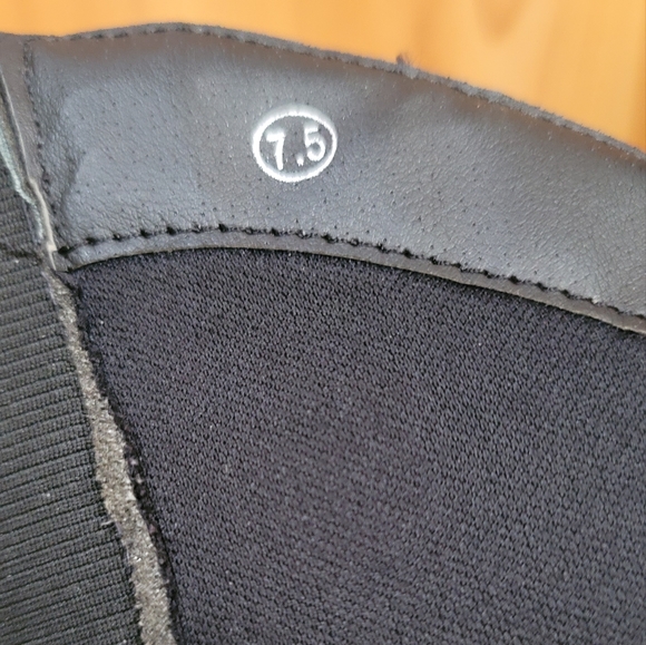 Women's Sz 7.5 M Black Suede Look Material Mid calf Boots Fashion Heeled Pull on - Picture 8 of 12